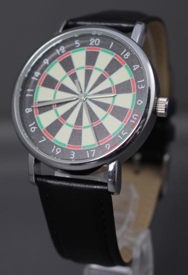 Uhr mit Lederarmband und Dartboard Farbig