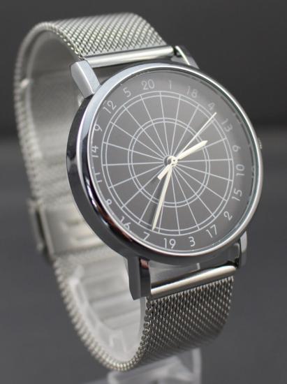 Uhr mit Armband Metall Fein und Dartboard schwarz