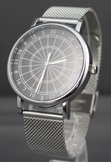 Uhr mit Armband Metall Fein und Dartboard schwarz