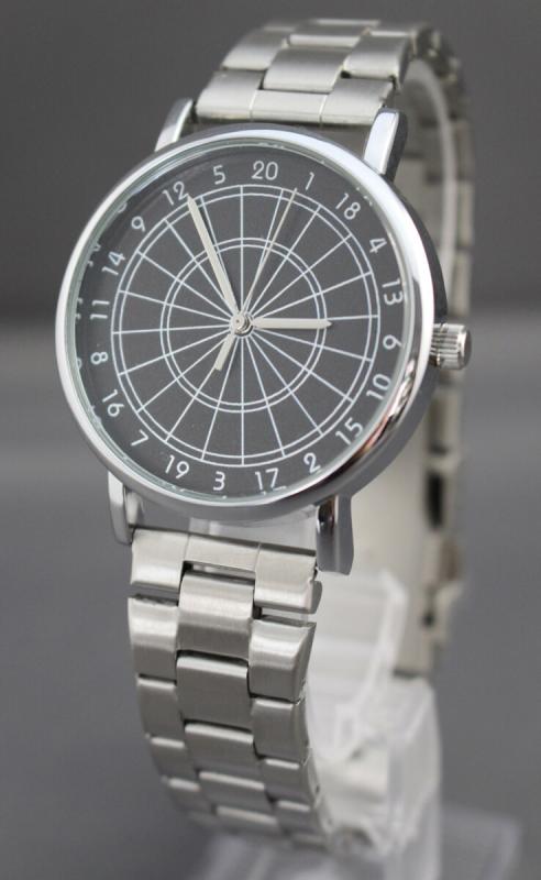 Uhr mit Armband Metall und Dartboard schwarz